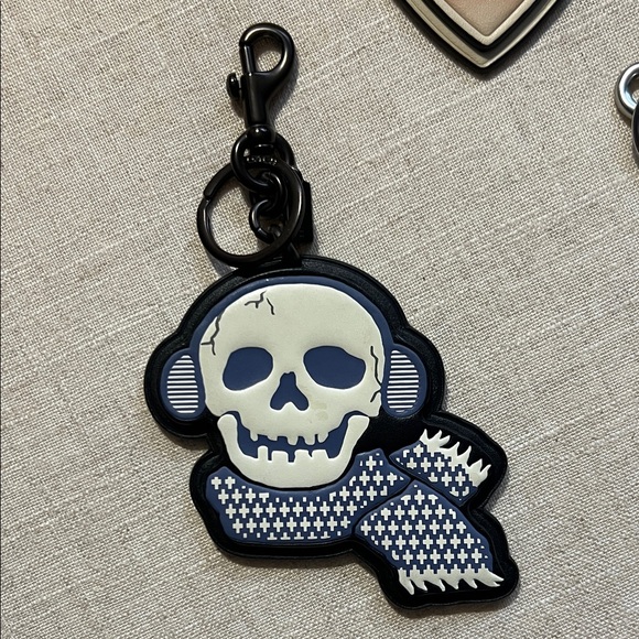 Coach Black and Cream Skull Key Holder - Picture 1 of 2